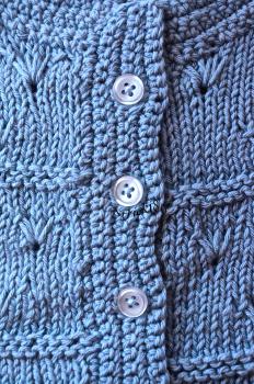 Hand knitted cardigan for babies in size EU 68/74